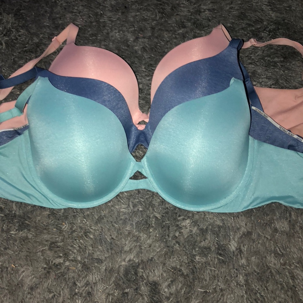 Three Victoria Secret bras! Size 34 DDD💕